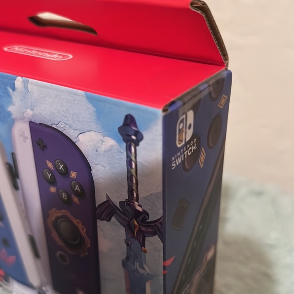 COPY - Limited Edition Legend of Zelda Joy-Cons - Picture 2 of 5